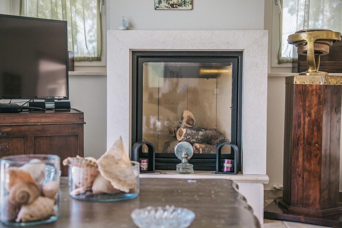 Fireplace and television corner in the Mistral House sitting room