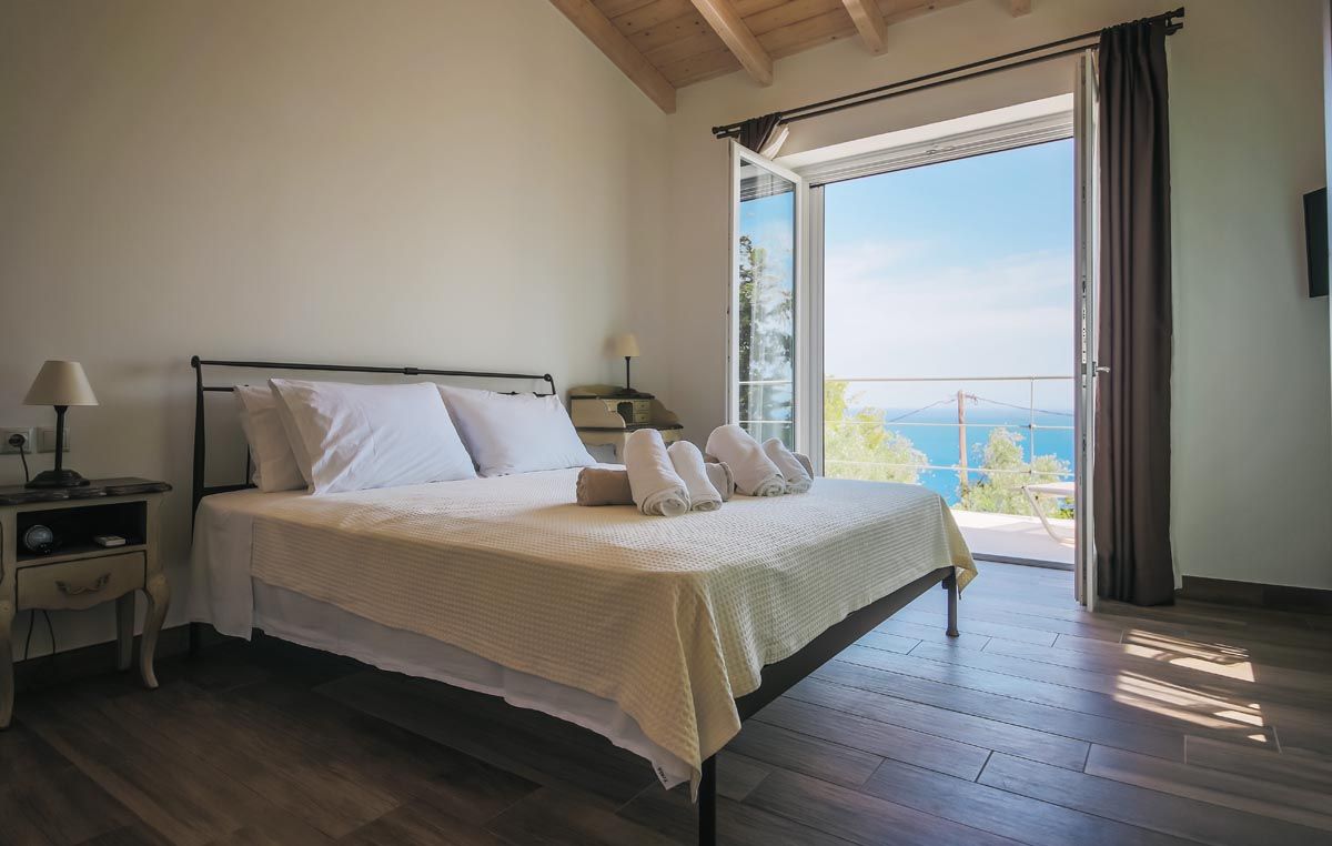 Bedroom at Perla House with a sea view through the sliding doors
